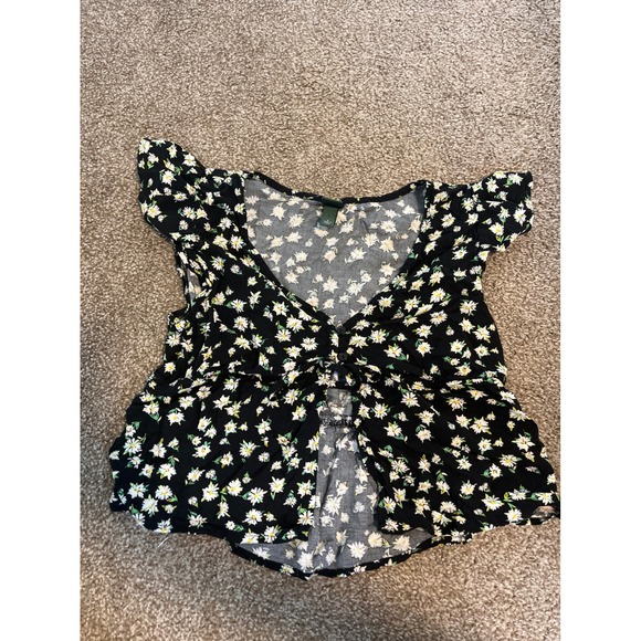 wild fable Tops - Wild Fable Black Floral Flutter Sleeve Tie Front Cropped Top Women's Size S